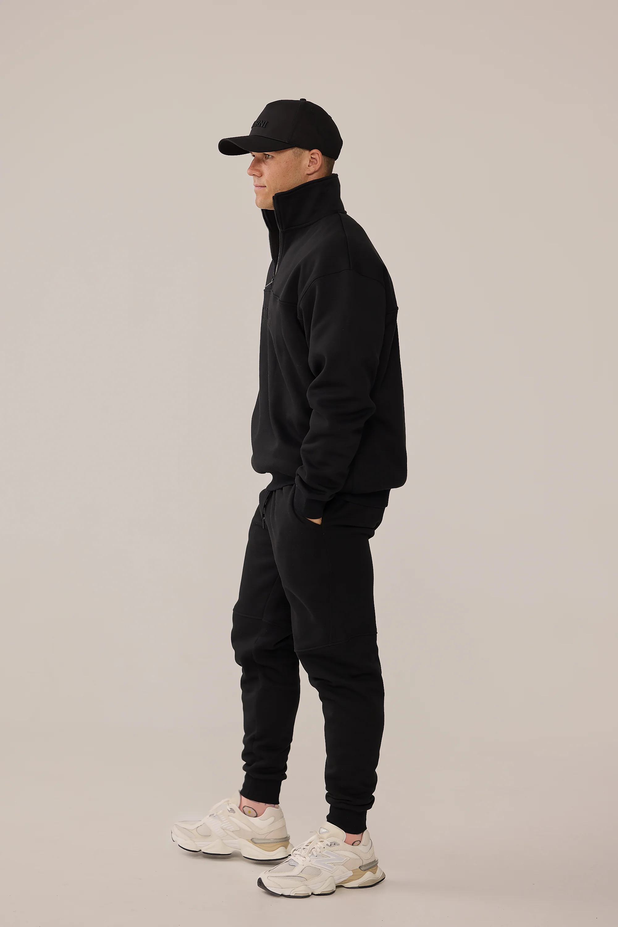 ARCHIE JOGGER - BLACK - Image 4